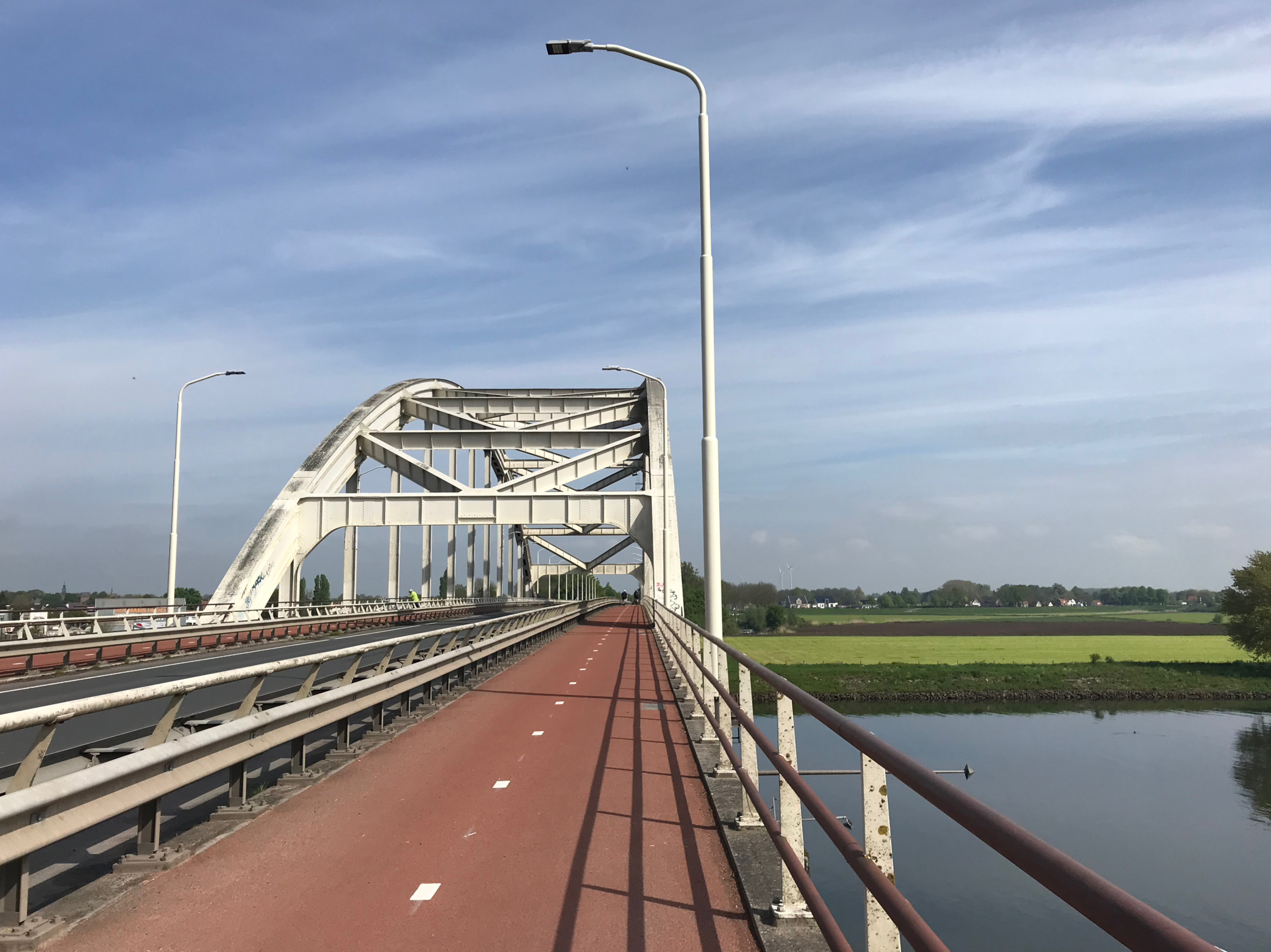 The bridge across the Maas from Den Bosch.