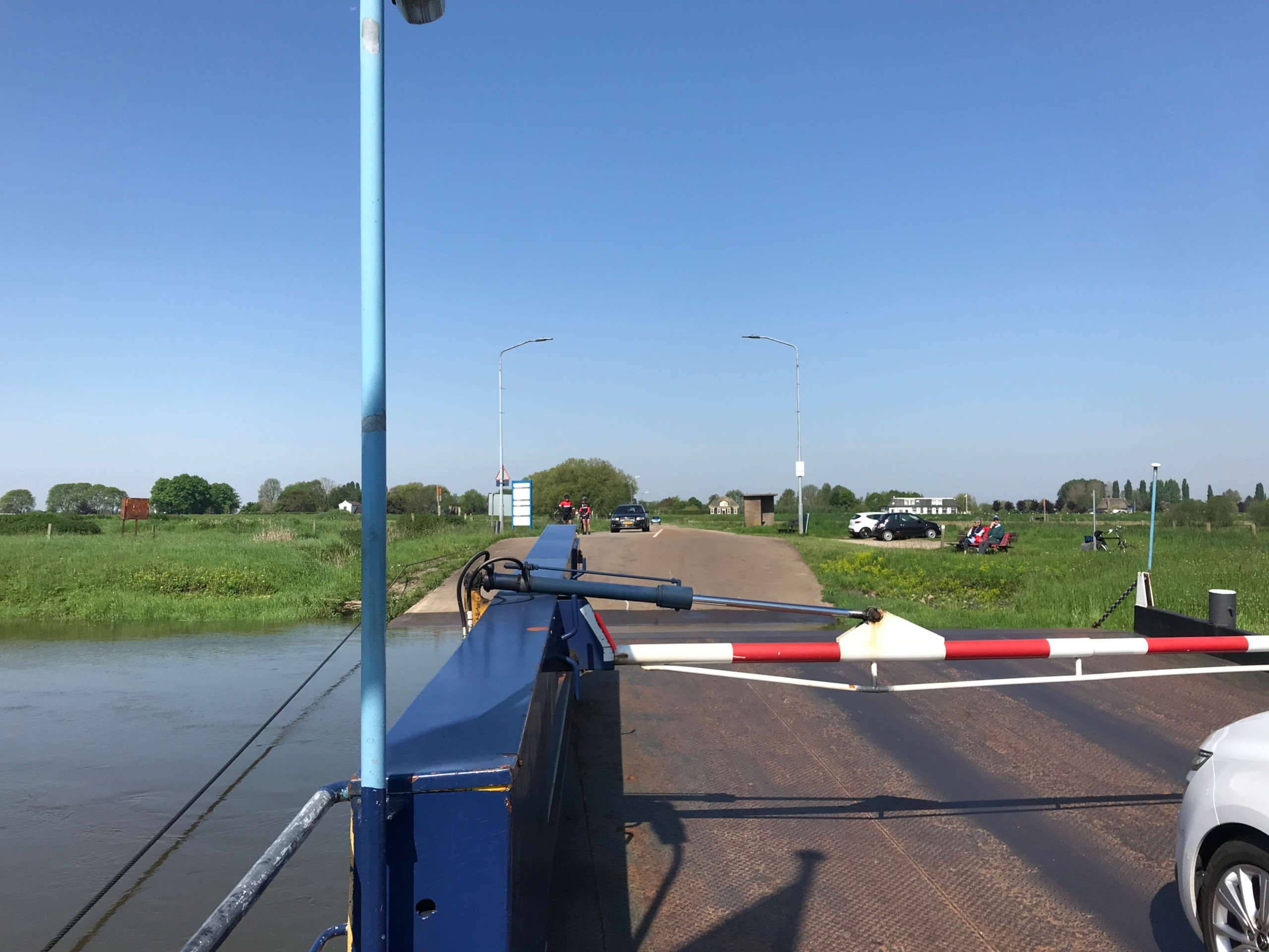 In Olst I took the ferry to Welsum and continued on the left bank.