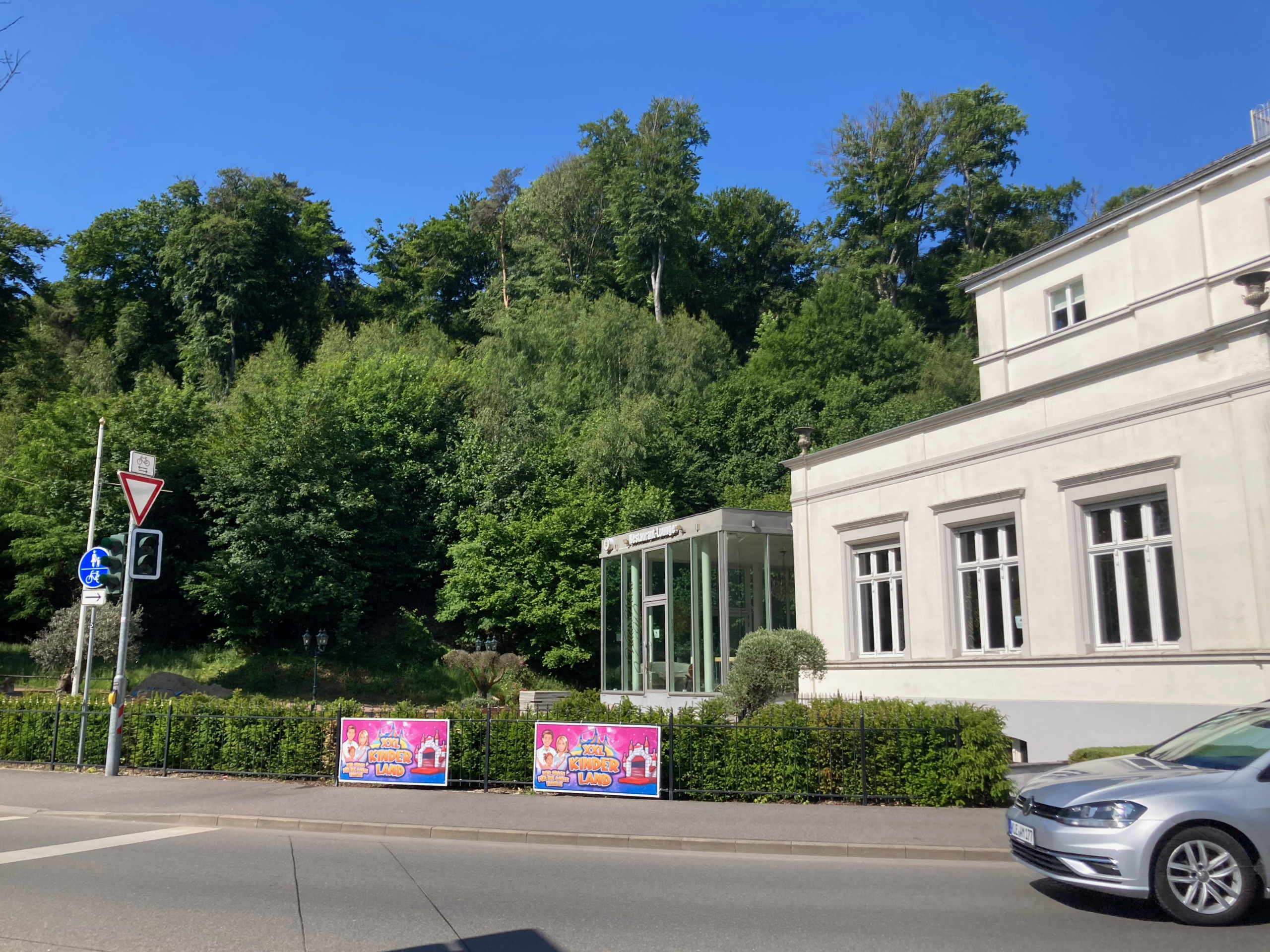 Along the Tiergartenstrasse in Kleve.