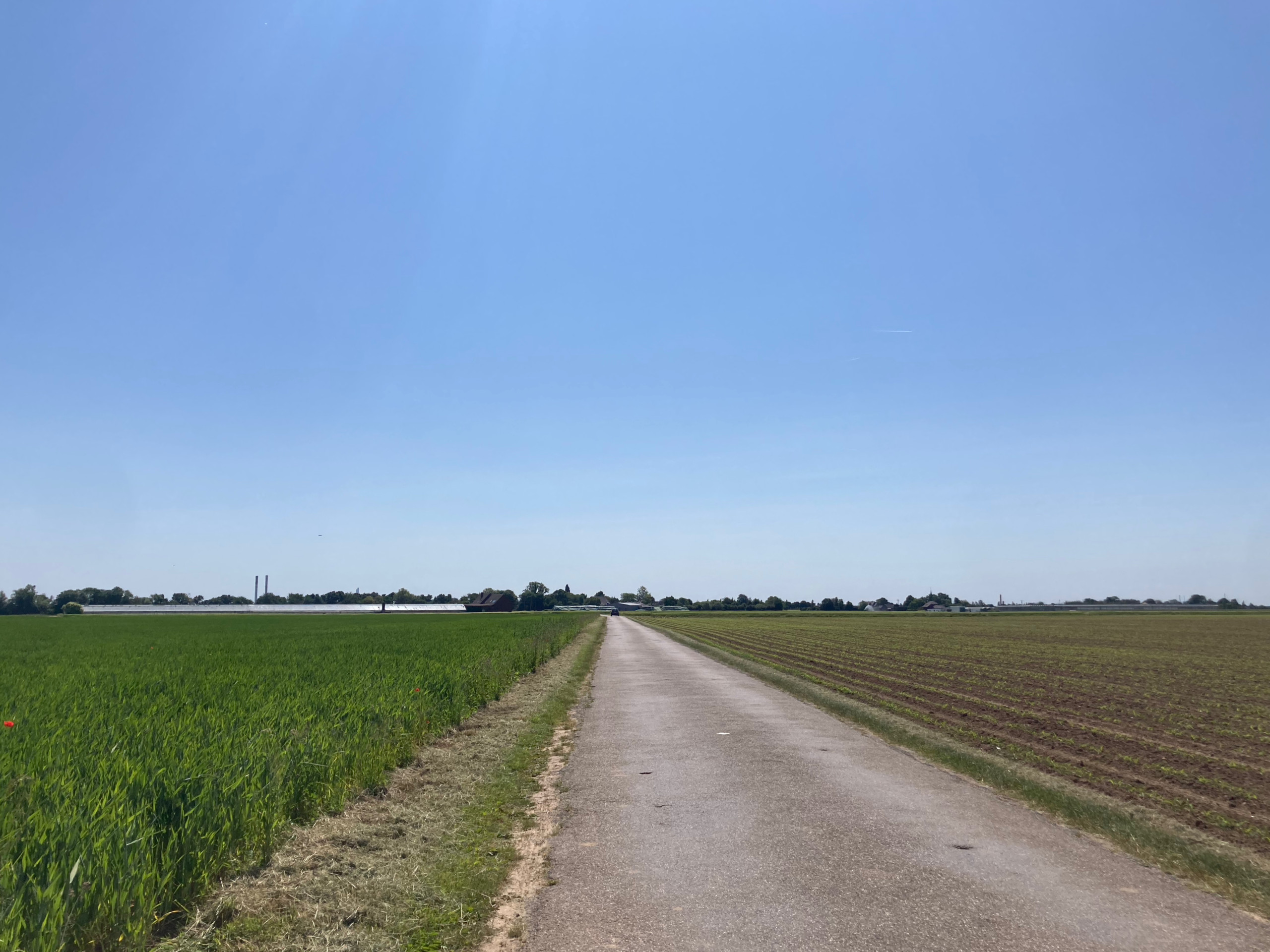 I was meandering through quiet byroads to get to the Wesel Rhine bridge.