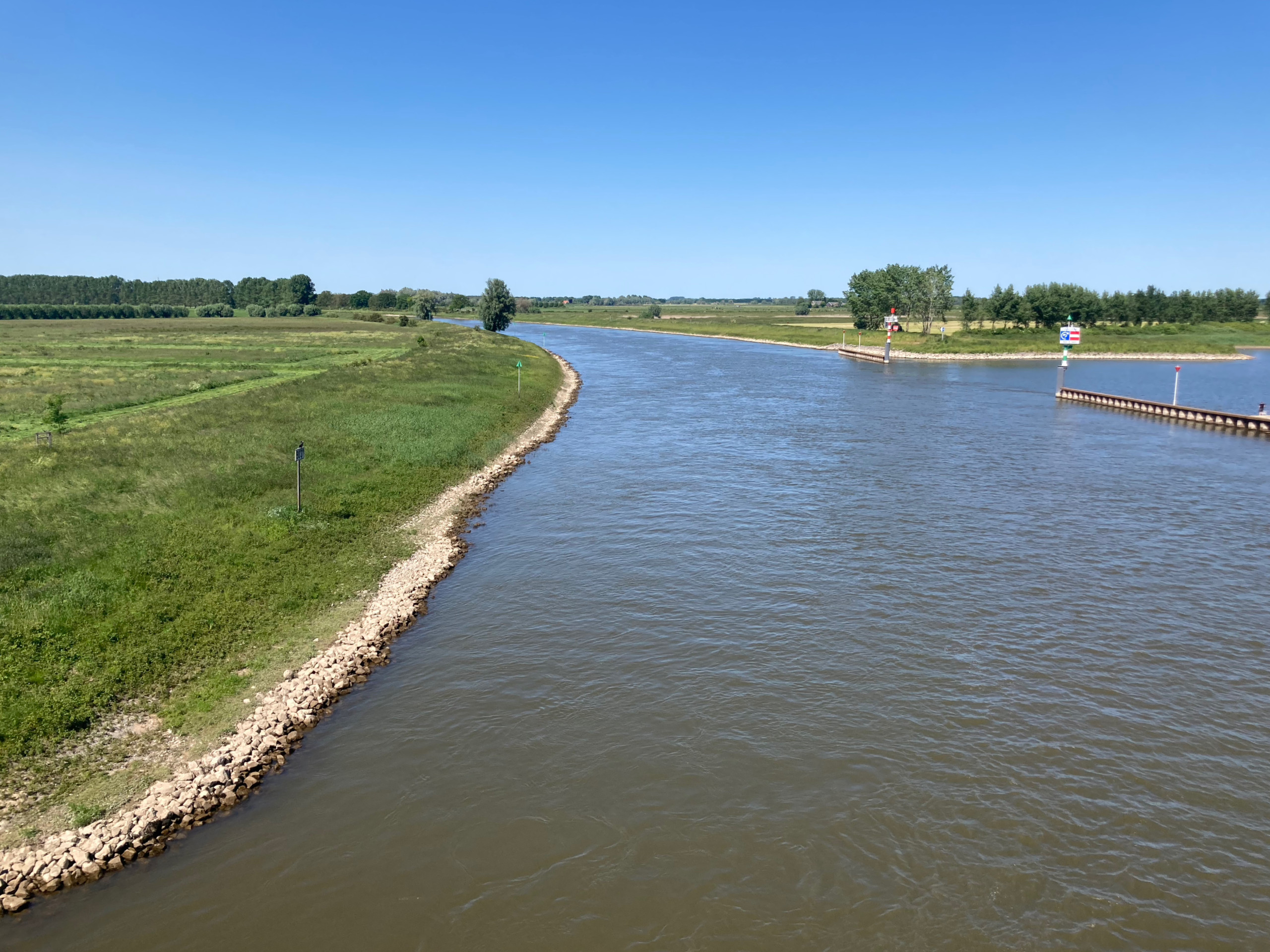 The IJssel near Doesburg just a bit after the point where the Oude IJssel ends.