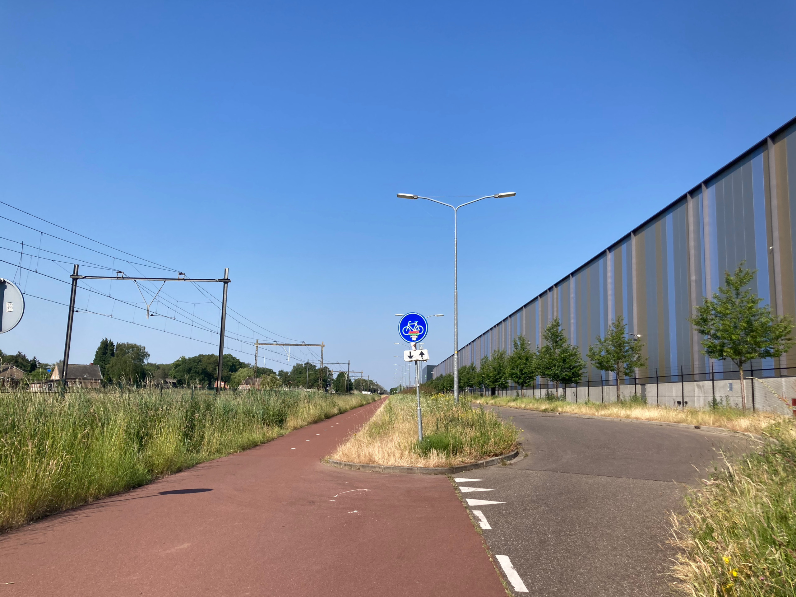 A nice long cycle path between Nijmegen and Wijchen.