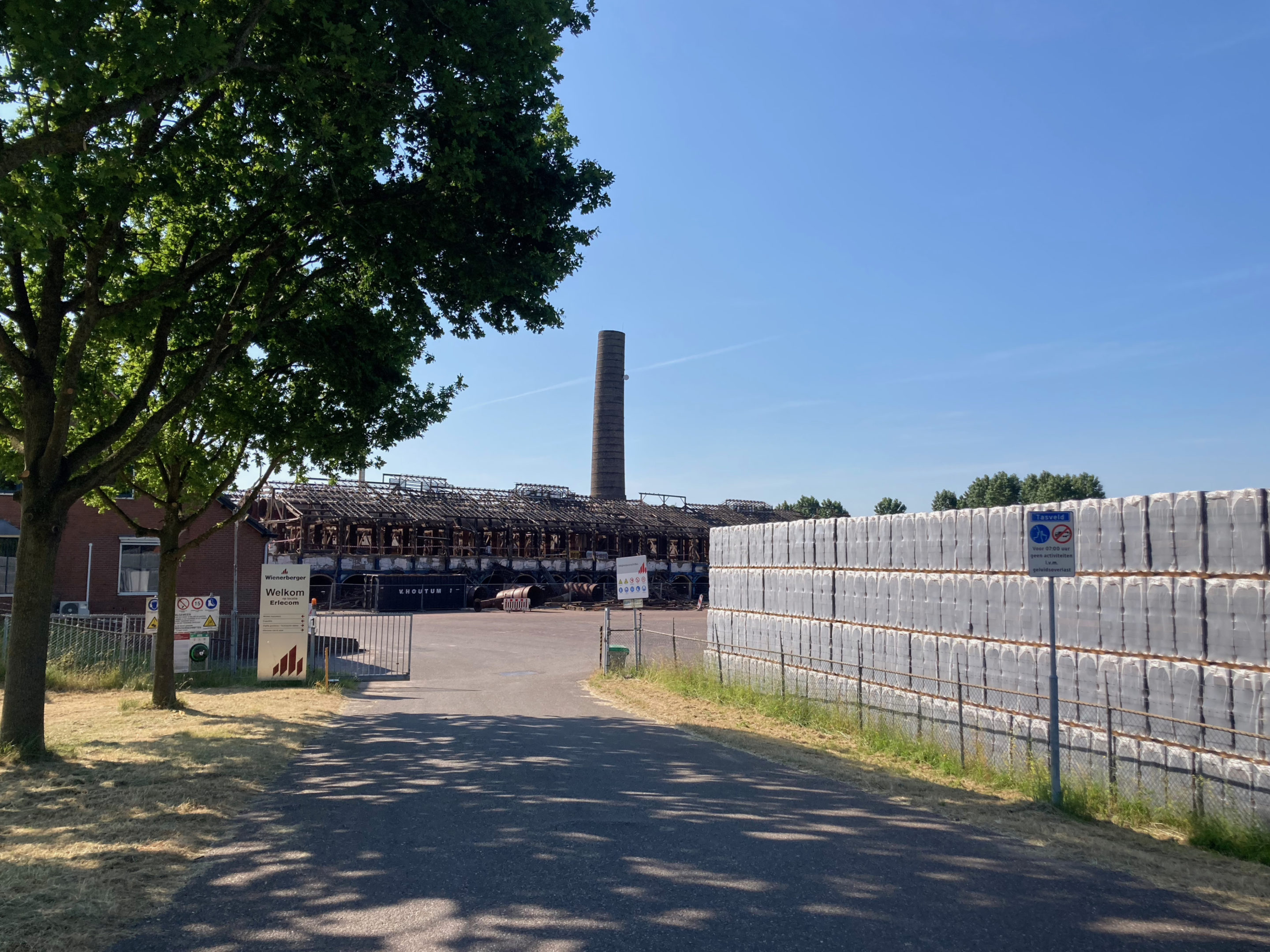 A brick factory along the Waal in Erlecom. The old building is being torn down.